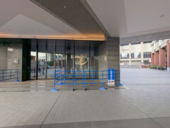 横浜駅に近い方のヒルトン横浜入口

レストランオーシャンミラノに一番近い入口でもある

