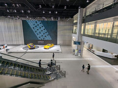 日産ギャラリーを眺めながらホテルへ戻ります。
相変わらず煌びやかなギャラリーです



