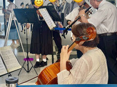 8/2(Sat.)
10:30くらいに軽井沢駅に到着すると，シニアと中学生のカルテットのおもてなし♪♪