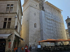 カトリック大聖堂（Cathédrale Notre-Dame-et-Saint-Castor de Nîmes）
修復中でファサードが見れなかった。
旧約聖書の場面を描いたフリーズもあったようで残念。
考古学博物館で断片を少し見れただけでも良かった。
