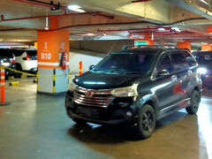 △タクシー 158K　ングライ空港→グリヤサントリアン

ドライバーは怖いくらい安全運転で、バイクたちにどんどん抜かれていく。
さほど混んでいなかったのにサヌールまで1時間近くかかった、
