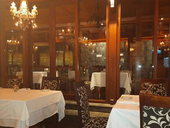 【The Village】

バリ島で一番好きなレストラン
前回はこれなかったので、今夜は15年ぶり6回目になる。
サヌールのイタリアンではマッシモが有名で、マッシモにも行ったことはあるが、ヴィレッジの方が1ランク上だと思っている。

①3度目のBALI 4日目
　https://4travel.jp/travelogue/10339776

②3度目のBALI 5日目
　https://4travel.jp/travelogue/10340897

③3度目のBALI 10日目～11日目＜完＞
　https://4travel.jp/travelogue/10349676

④初めてのシンガポール＆4度目のBali 5日目
　https://4travel.jp/travelogue/10513889

⑤初めてのシンガポール＆4度目のBali 6日目
　https://4travel.jp/travelogue/10517059