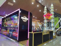 ハードロックカフェは賑やかにオープン中