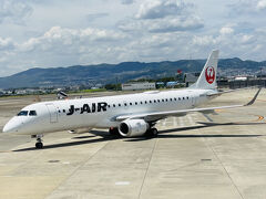 私達が乗ったJ-AIRです♪
E-190
座席は　18Aと18Cでした