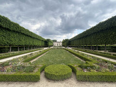 13:20、プチ・トリアノンの前まで来ました。