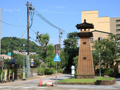 こちらは左岸。1869年(明治2年)竣工の火の見櫓を縮小して復元、下は防火水槽に。
「金沢の三櫓」と呼ばれたそうです。