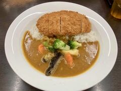 お昼ごはん
カツカレーに温野菜をトッピング