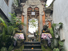 muさまが旅行記で紹介されていた近所のサンサンワルン♪

入口がわかりにくいけど