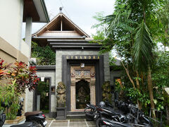 16：00、ホテルに戻ってきました。

帰りは雲行きが怪しくなってきたので、Bikeではなく雨でも大丈夫な四輪のGrabにしたので、ライステラスから35分（往路は25分）かかりました。
料金はIDR74,200（742円）。

ホテルでスーツケースを受け取り、16：35にGrabで次のホテルへ移動。