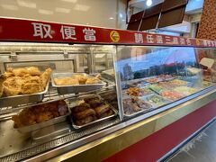 老街渓駅に戻り、また「正忠排骨飯」へお弁当を買いに。