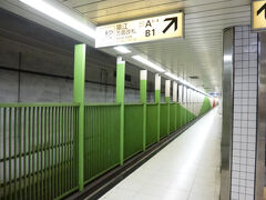都営新宿線の住吉駅で下車。