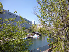 次に渡る川は横十間川です。江戸時代初期に開削され、墨田区、江東区を南北に流れる運河です。