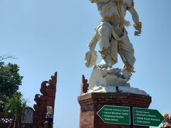 サヌールポートまでサイクリング