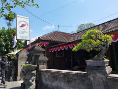 定食一種類のみの潔いメニューで有名なマックベン。
満席でした。
おさかなの香りが強すぎ、全部食べられそうもなかったので見ただけ。