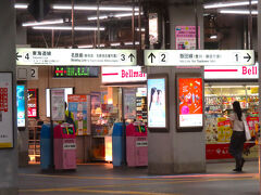 18:13発の特別快速大垣行きの乗ります。あれは飯田線のホーム。飯田線、次は北から南で乗りたい。