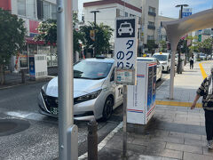 同僚と落ち合って、タクシーで仕事先へ。