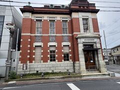 1914年に建てられた三菱館。
当初は川崎銀行佐原支店、合併を経て1943年に三菱銀行佐原支店として使用されていました。

現在は佐原市に寄贈され、2022年から一般公開されています。