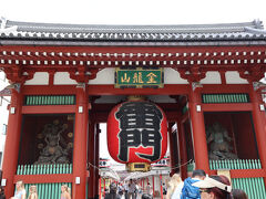 「雷門（風雷神門）」
外国人の方が写真を撮るのにかなり並んでいました