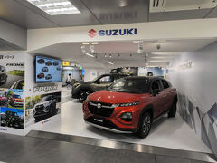 あっという間に浜松駅。SUZUKIの車がお出迎え。