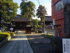 突然大きなお寺が。正覚寺です