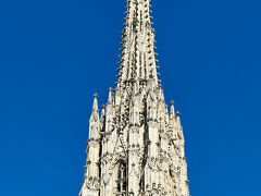 街のシンボル、シュテファン大聖堂。呆れるほどのお天気！
内陸の暑さは本当にキツいですね。