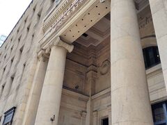 三井住友銀行大阪本店

少し離れたところからの方が全景が見えていいかもしれません(^^;)