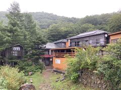 チェックアウトは8時半まで
しかし山の朝は早い
みんなその時間を待たずに出発する

我々も遅い方だったが、8時10分前には出発