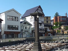 早く起きたので朝散歩。
お天気よく、清々しくて、とっても気持ちが良い。
じゃらんの『人気温泉地ランキング』で、草津温泉が第１位なのもわかる。
今回の夏旅で万座・草津を選んだのは、大正解！
ただ、毎年となると芸が無いので、来年は鬼怒川温泉に行ってみたいかなぁ。


