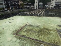 湯畑は相変わらず、熱気むんムン