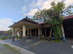 さて、次はアタ雑貨を買いにBali Handyへ。小物入れなど5点お買い上げ。