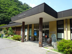 【その２】からのつづき

今日は群馬県南西部の奥の奥、上野村に来ています。
上信電鉄線の終点・下仁田駅から上野村乗合タクシー、さらにバスを乗継いでさらに奥にある村営の日帰り温泉施設「しおじの湯」へ。

ここでまったり過ごしていた。
