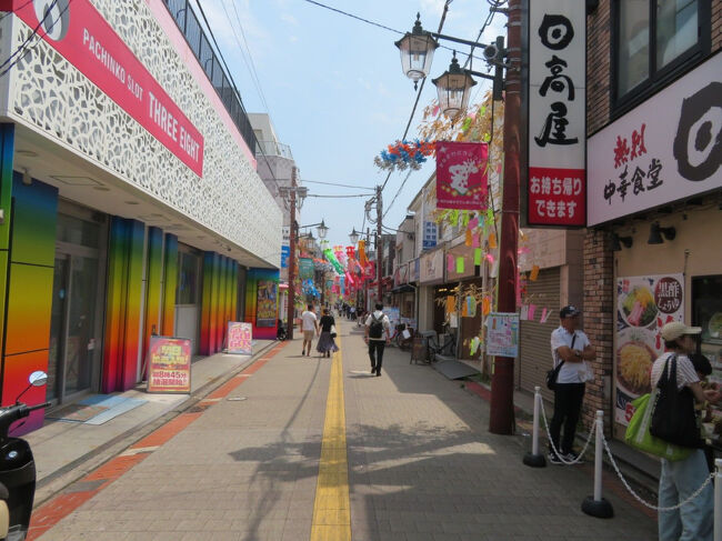 おいしく食べて、びっくりした後は<br />すずらん通り商店街のお散歩　はぴさんぽｗ<br />こういう昔ながらの雰囲気、好きだなあ