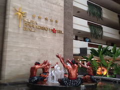 空港から、まずはクタビーチにあるホテルへ。
5つ星のパラディソホテルですが、お値段リーズナブルでした。