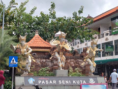 ランチ＆お散歩に、ホテルちかくの「セントラルマーケット」へ。