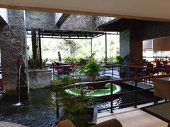 ホテルの朝食会場となっているレストラン。
感じ良かったです。