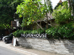 14：25、この日から2泊するジンバラン地区にあるホテル「ジ・オープンハウス・ジンバラン・バリ」に到着。

Grabの料金はIDR303,900（3,039円）でした。
