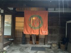 ホテルでひと休みした後
今夜の夕食の予約先『manaya』さんに来ました
https://manayakaiseki.wixsite.com/manaya-azumino

古民家でいただくオーガニック料理のお店です

料理とドリンクは
全てベジタリアン・ビーガン対応との事

どんな料理が出てくるか楽しみです