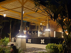 フロントの手前にあるマンゴツリースパ、ライトアップされていて素敵。

施術はこちらではなくヴィラの間にあるお部屋で受けます。