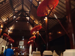 20:00すぎにクプクプバロンに到着。
フロント、変わってない！

実はクプクプバロンには16年前に宿泊していて2度目の滞在。
