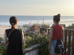 メラスティビーチの会場も断崖の上にあった。夕日が沈むのを観たかったけど、真西ではなかったので途中までしか見えなかった。