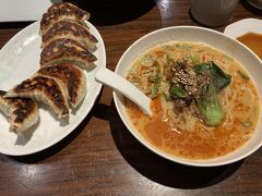 ホテル近くまで戻る頃には22時を過ぎてしまい、土地勘がない者にはどの辺のなら遅くまでお店がやっているかよくわからず、危うく夕食難民

天満駅前の中華でおいしく担々麺をいただけた