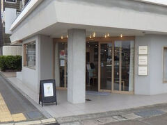 moritani
益田駅の向かいにあるビルにあるフルーツショップ。
カフェスペースもある。