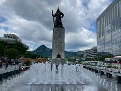 もう1人韓国人が尊敬する韓国人、李舜臣。豊臣秀吉が朝鮮を攻めた時に活躍した将軍。