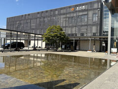 駅に着くと　なんとまぁ。
まるて外国！
見る人が　にがやかな声は　ありとあらゆる異国の言葉が聞こえる。耳を澄ませば、英語、ラテン語　ドイツ語は少し。でした。
日本人が居なくて
周りを見渡せば、日本語　ここは日本　高山駅よ。
変わりました。