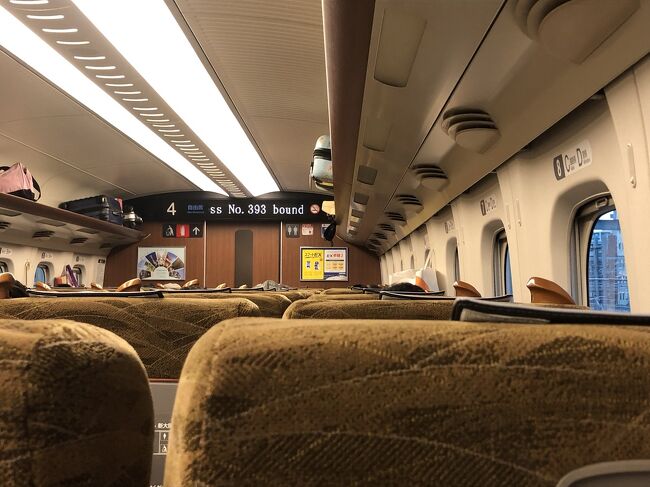 つばめ393号車内<br />7号車、8号車は立っている人がいましたが、前のほうの車両は空きがあり、窓側に座れました。<br />私が鈍いのかもしれませんが、徐行している感じはありませんでした。