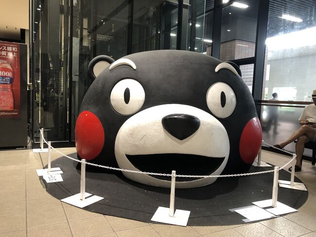 熊本 新幹線改札内<br />くまモンにごあいさつ。<br />きっと、さびしいと労働意欲をなくすタイプ。