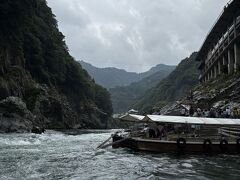 観覧船は30分位ですが、乗り場までの行き来など含めると1時間位かかります。
