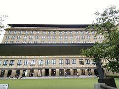 「立誠ガーデンヒューリック京都」到着～。
元々は小学校だった建物。