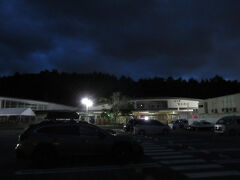 「道の駅　かつやま」から「道の駅　富士吉田」にやって来ました
「道の駅　かつやま」から「道の駅　富士吉田」は主に国道139号線で10km程の道のり

「みちめぐ」登録のために立ち寄りました
富士山レーダードーム館やモンベルのお店等と併設されている道の駅です

関東道の駅スタンプラリーとしては2016年に訪問済み
※その時の様子はこちら
　https://4travel.jp/travelogue/11156884

※4トラの仕様変更があった様で同箇所の過去の口コミが
　下記にリンクされなくなりました。
　なので自分の口コミのURLを添付します
　https://4travel.jp/dm_shisetsu_tips/12335152