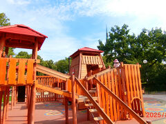 お！ちょっとしたplaygroundがあり、ちょっくら体を動かして遊びます